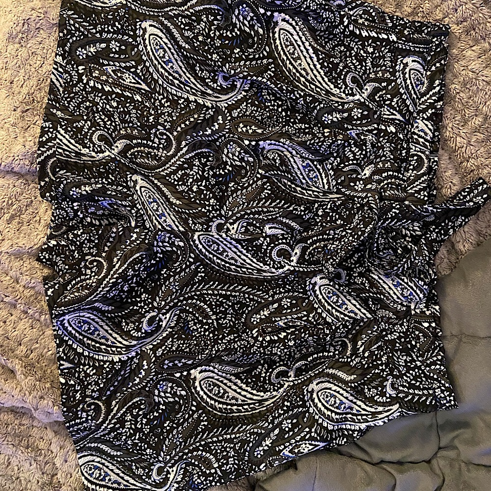 DR2 shorts size large